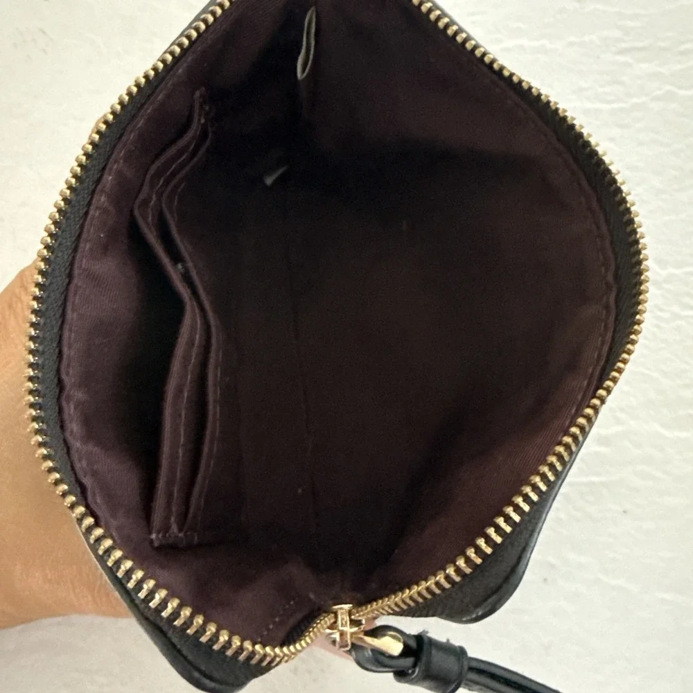 Coach Corner Zip Wristlet in Signature Leather (model F67555)